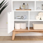 Meuble de rangement chêne naturel et blocs de couleur blanc cassé, meuble bas à étagère ouverte