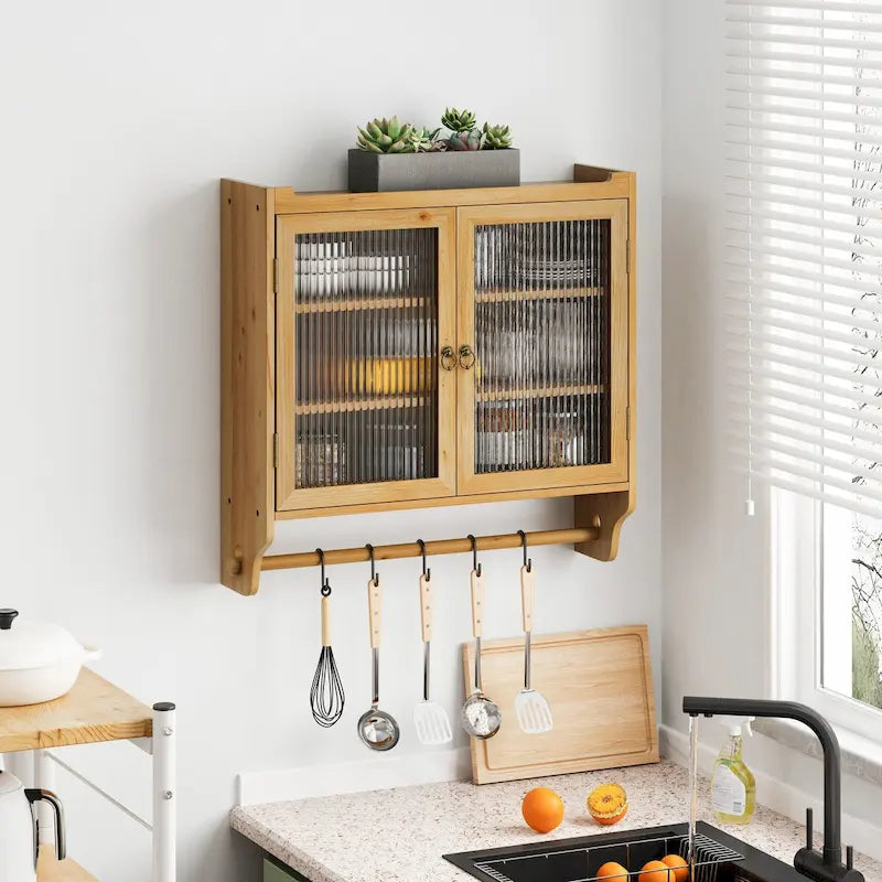Meuble haut de salle de bain à deux portes, couleur bois naturel, finition polie, 3 étagères et porte-serviettes